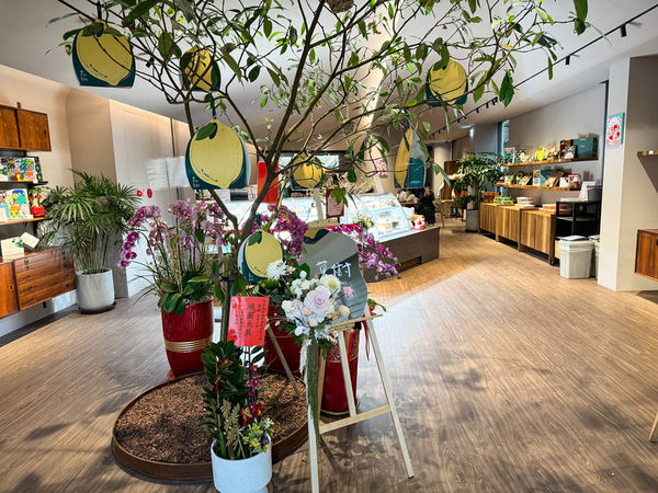 ▲▼[台中西屯]kaju菓樹甜點|來自日本熊本60年歷史的甜點店~隱身惠來路的日式甜點森林．蛋糕櫃裡滿滿的甜點。（圖／部落客viviyu授權提供）