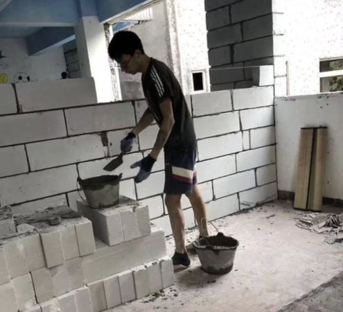 ▲▼做工地9年存800萬元！陸35歲搬磚工：這收入很正常。（圖／翻攝微博）
