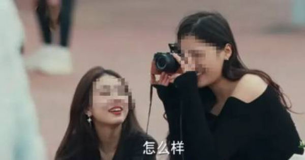 大陸一位在深圳工作的女子稱，她發現在最新的熱播劇《有你的時光裡》中，有一段去年自己和朋友拍照的鏡頭。（圖／翻攝自微博）