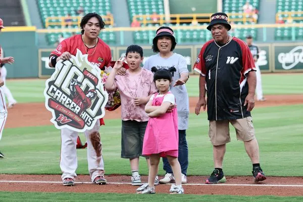 ▲▲陳子豪達成千安。（圖／味全龍提供）