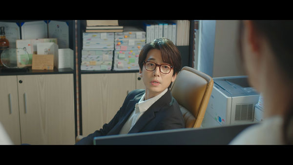 ▲鄭敬淏驚喜現身《機智住院醫生生活》。（圖／翻攝自Netflix）