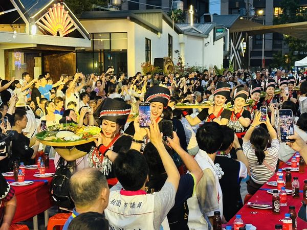 ▲▼       水花祈福傳遞善念　走進龍岡體驗異域盛典　懷舊之夜重現金典      。（圖／桃園米干節）