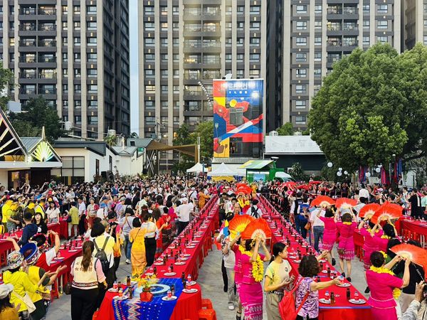 ▲▼       水花祈福傳遞善念　走進龍岡體驗異域盛典　懷舊之夜重現金典      。（圖／桃園米干節）