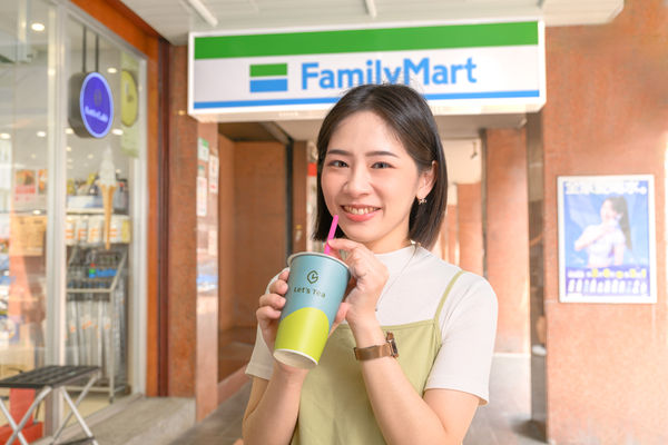 ▲▼全家正式宣布旗下茶飲品牌更名為「Let’s Tea」。（圖／業者提供）
