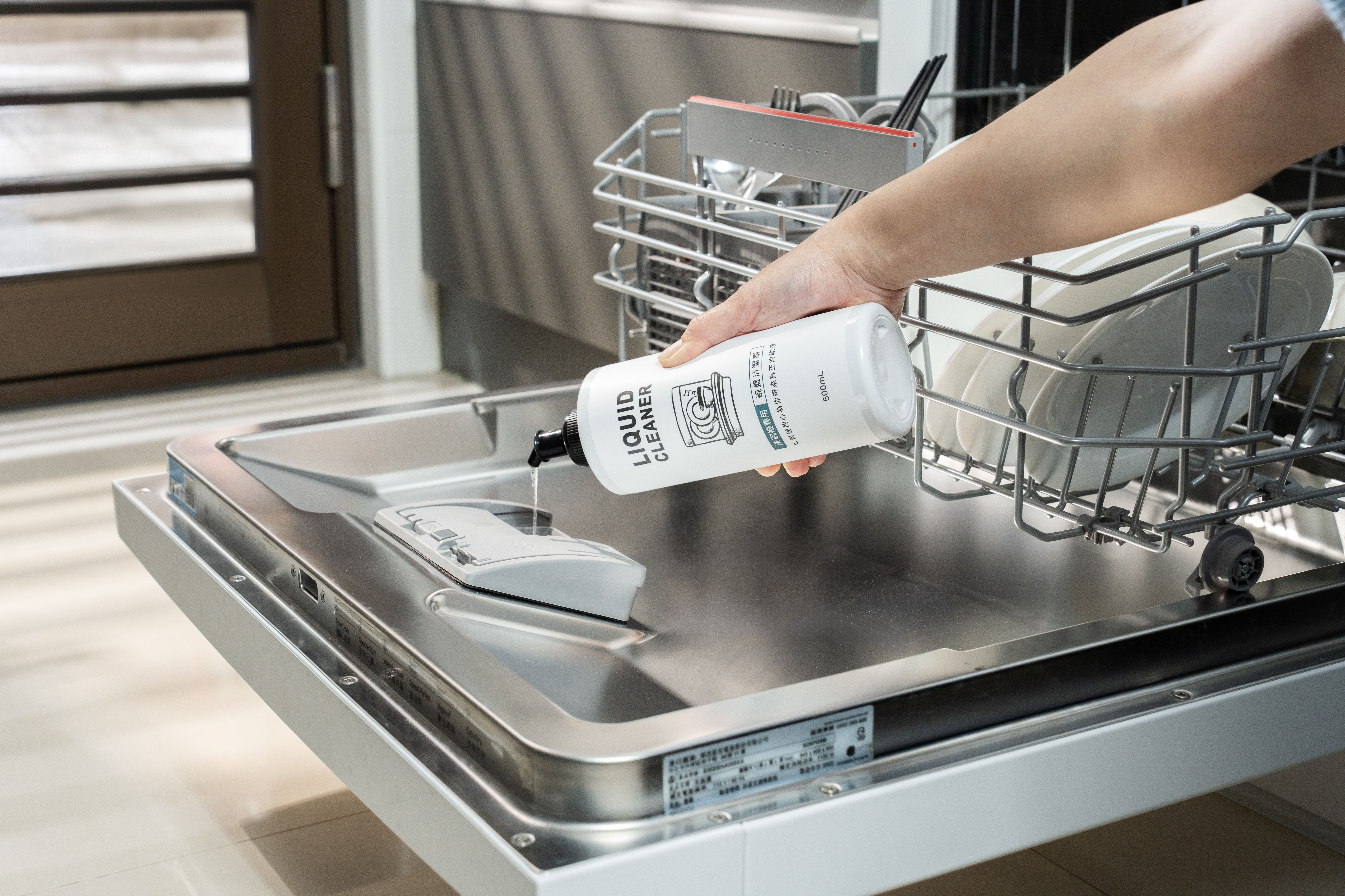 ▲HOLA、淨毒五郎推出強調天然永續的商品。（圖／品牌提供）