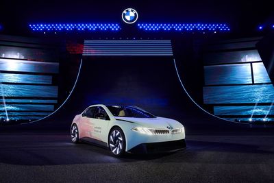 「BMW最強原型車」秀實力!攀54度陡坡破紀錄、具全新電控系統