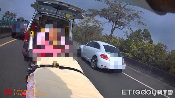 ▲▼    台82快速道路17公里(東往西方向)附近發生車禍案件  。（圖／嘉義縣消防局提供）