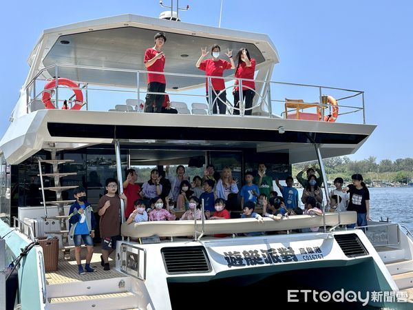 ▲台南安平遊艇業者招待弱勢學童來趟安平海洋之旅            。（圖／記者吳奕靖翻攝）
