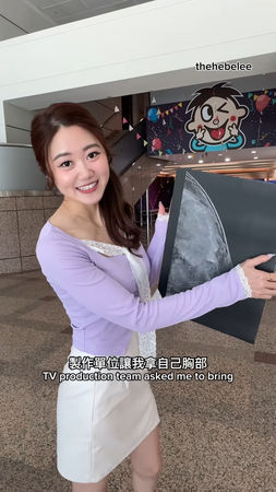 ▲《同學來了》Hebe遭疑假奶主動驗胸  。（圖／翻攝自IG／thehebelee）