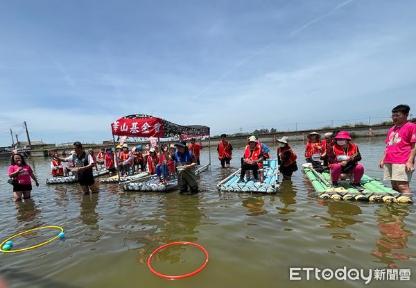 ▲華山基金會「114端午送暖說明會」，吸引近百位在地弱勢長輩、義工們一同走出家門、提前感受端午節的溫馨氛圍。（圖／記者游瓊華翻攝）