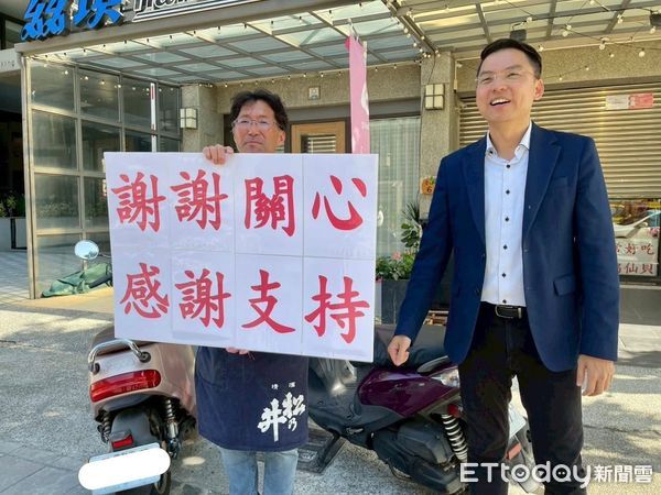 ▲黃文益前往飯糰店表達慰問之意，並且跟鄰居表示可以暫時出借市黨部空間            。（圖／記者吳奕靖翻攝）