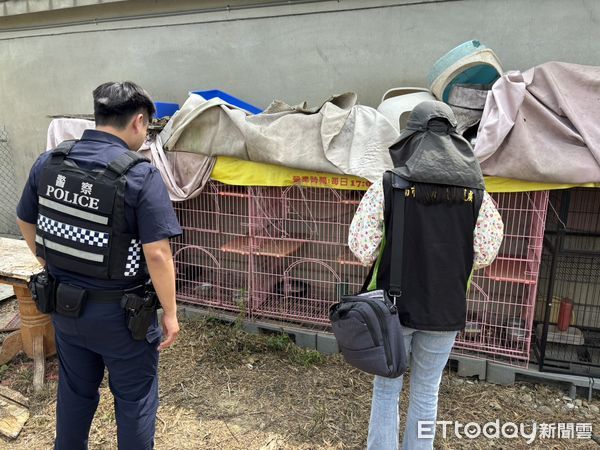 ▲台南市動保處會同永康分局警方前往現場勘查蒐證，發現籠內遺有3具貓屍白骨，當下並未發現其他動物，己蒐證紀錄完成，並帶回貓隻遺骨至善化辦公室保存、後續送驗釐清死因。（圖／記者林東良翻攝，下同）