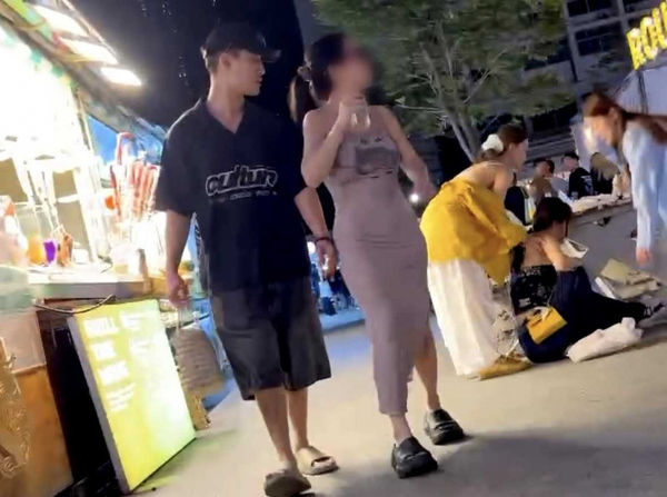 泰甜蜜1／朱宇謀樂遊曼谷度假玩潑水節　女伴相陪肢體親密零距離