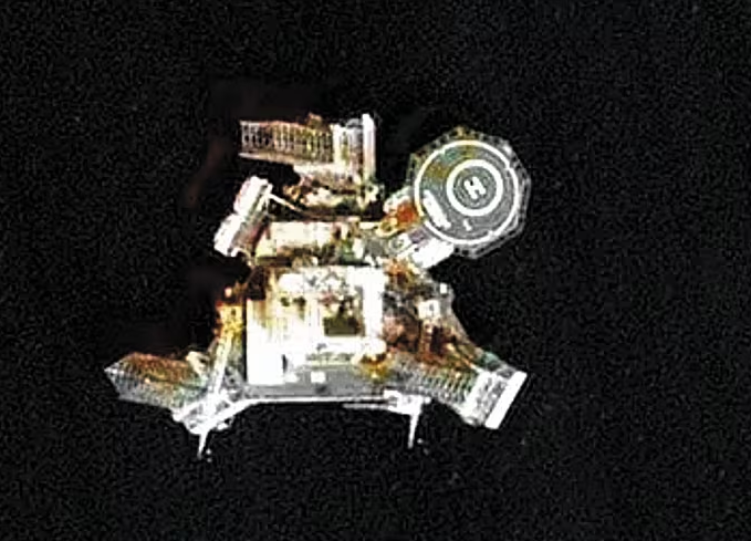 ▲▼中國設置在黃海上的巨型鋼結構物，擁有直升機停機坪，規模堪稱小型人工島。（圖／skyfi.com）