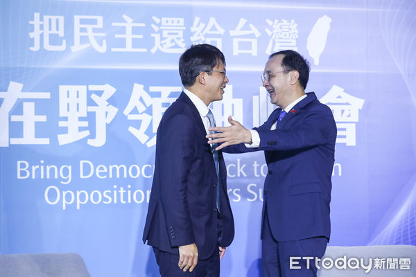 ▲黃國昌、朱立倫出席藍白領袖峰會。（圖／記者林敬旻攝）