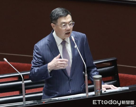 ▲▼行政院長卓榮泰 立委翁曉玲 立法院備詢  索資 相關。（圖／記者屠惠剛攝）