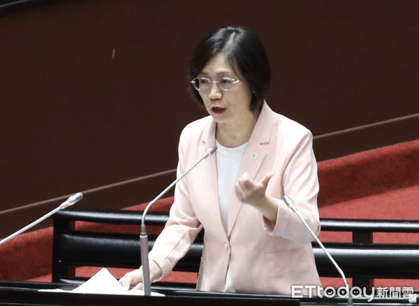 ▲▼行政院長卓榮泰 立委翁曉玲 立法院備詢  索資 相關。（圖／記者屠惠剛攝）