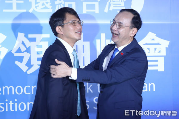 ▲黃國昌、朱立倫出席藍白領袖峰會。（圖／記者林敬旻攝）
