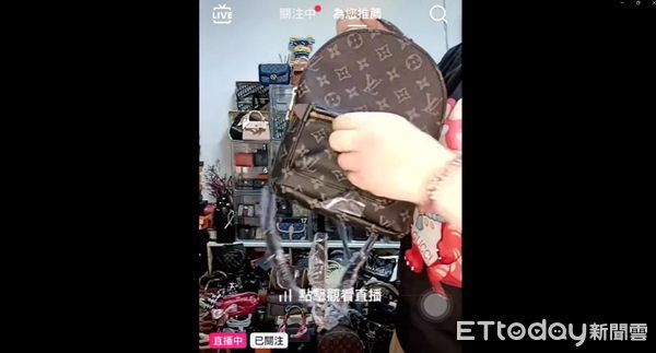 ▲警方在直播主的住家查獲大量精品假包             。（圖／記者吳奕靖翻攝）