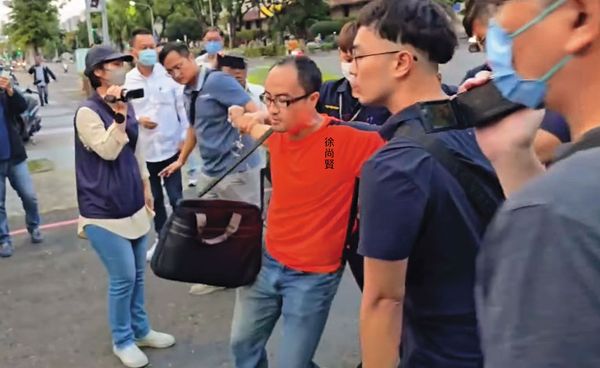 高雄「雙罷劫」負責人徐尚賢涉不實連署，且刪除對話紀錄，遭高雄地檢署聲押禁見獲准。（翻攝畫面）