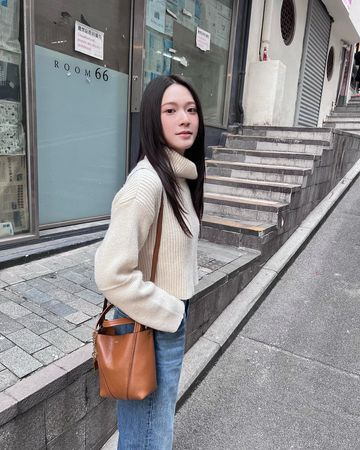 ▲超幸運！午休吃飯巧遇「港仙氣女神」坐對面　雲浩影親民搭話悄幫買單。（圖／翻攝自雲浩影臉書）