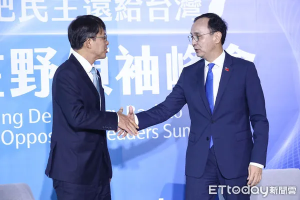 ▲黃國昌、朱立倫出席藍白領袖峰會。（圖／記者林敬旻攝）