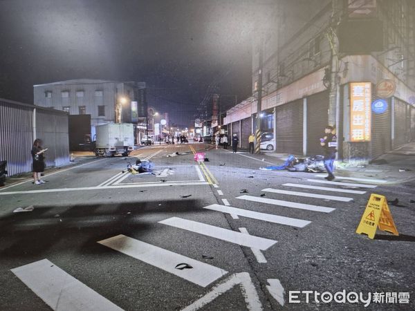 ▲▼桃園中壢小貨車左轉撞死騎士。（圖／記者沈繼昌翻攝）