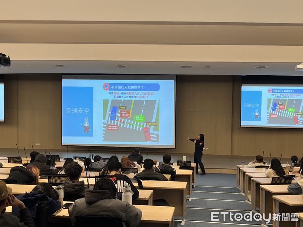 ▲▼  圖說：北投分局為建構友善及無毒校園，特別由永明派出所到國立臺北護理健康大學禮堂舉辦「反詐騙、交通安全暨犯罪預防宣導」講座，，以深入淺出的方式提醒師生們面對詐騙訊息及電話時的應對方式。       。（圖／記者黃宥寧翻攝）