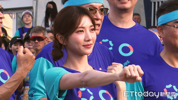 ▲▼豆花妹領跑！港都路跑宣導術後康復，ERAS健康知識帶著跑。（圖／記者謝盛帆攝）