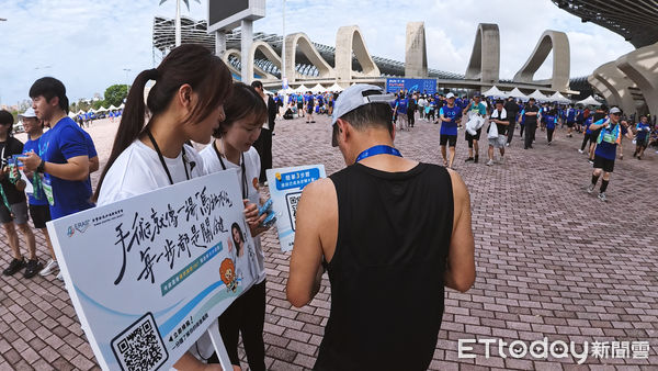 ▲▼豆花妹領跑！港都路跑宣導術後康復，ERAS健康知識帶著跑。（圖／記者謝盛帆攝）