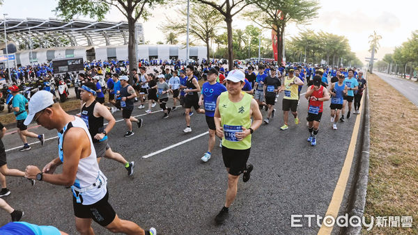 ▲▼豆花妹領跑！港都路跑宣導術後康復，ERAS健康知識帶著跑。（圖／記者謝盛帆攝）