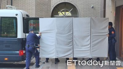 超強律師團讓法官點頭！虐死剴剴惡保母姊妹　獲「屏風陣」護駕還押