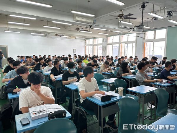 ▲「iPAS電動車機電整合工程師證照培訓班」內容涵蓋電動車產業趨勢、機電整合系統原理等，由專業講師授課。（圖／記者游瓊華翻攝）