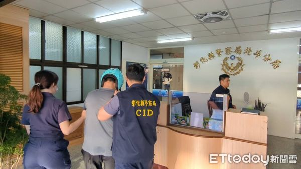 ▲逆向猛撞釀康橋學生7傷，蕭姓駕駛到案了。（圖／記者唐詠絮翻攝，下同）