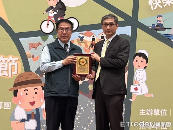 ▲台南市長黃偉哲主持「2025年幸福五月天 快樂勞動讚」記者會，宣佈五一勞動節系列活動正式登場。（記者林東良翻攝，下同）