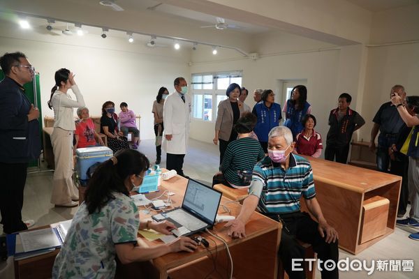 ▲「草嶺樟湖照護加值方案」啟動，台大、成大兩醫院組成醫療團隊深入偏鄉，提供全人、全程、全家健康照顧服務。（圖／記者游瓊華翻攝）