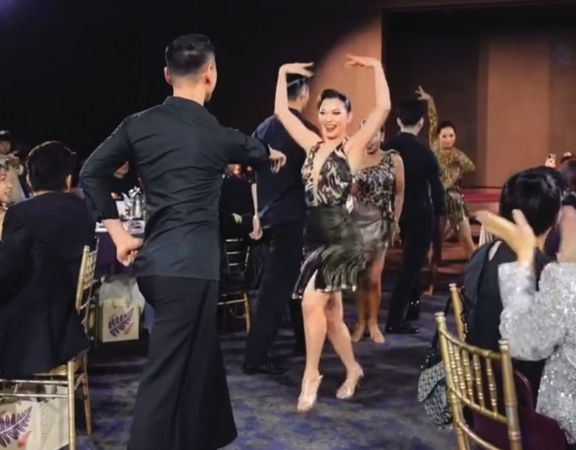 婚宴丟包大亂鬥／賴慧如婚禮尾聲掀「偷包風波」　苗真逼跪黃少谷險報警