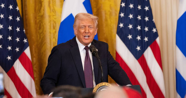 美國總統川普放話要針對藥品調整關稅，恐怕引爆全球缺藥潮！（圖／新華社照片）