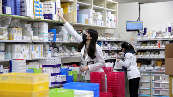 台灣健保藥價造成許多藥品紛紛退場，如今面臨關稅衝擊，大缺藥潮恐怕再度來臨。（圖／報系資料照）