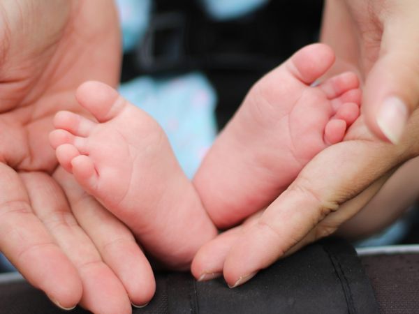 ▲桃園市莊姓女子與同居吳姓男子共同照顧1歲男嬰，2018年10月男嬰狀況有異，緊急送醫急救仍不治，死亡時體重僅5公斤，醫護人員發現男嬰身體有多處瘀傷查出生前飽受凌虐。（示意圖／取自免費圖庫pexels）
