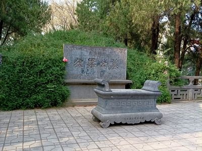 「狄仁傑墓」找到了? 洛陽白馬寺這墓地主人曾傳是武則天男寵