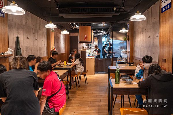 ▲▼麵柒八 ラーメン(高雄)鳳山日式拉麵宵夜!攤車升級冷氣店面,限定剝皮辣椒酸白菜雞湯拉麵。（圖／部落客虎麗笑嗨嗨授權提供）