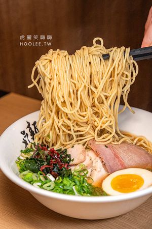 ▲▼麵柒八 ラーメン(高雄)鳳山日式拉麵宵夜!攤車升級冷氣店面,限定剝皮辣椒酸白菜雞湯拉麵。（圖／部落客虎麗笑嗨嗨授權提供）
