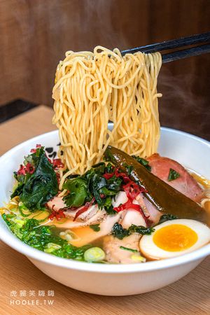 ▲▼麵柒八 ラーメン(高雄)鳳山日式拉麵宵夜!攤車升級冷氣店面,限定剝皮辣椒酸白菜雞湯拉麵。（圖／部落客虎麗笑嗨嗨授權提供）