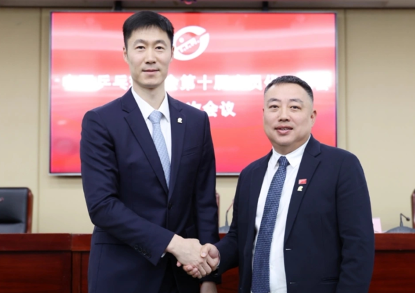 ▲新任中國桌球協會主席王勵勤（左）、劉國梁（右）請辭。（圖／翻攝自微博／人民日報）