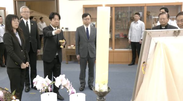 ▲▼總統賴清德23日前往天主教台北總主教公署，參與方濟各靈堂追思。（圖／共訊畫面）