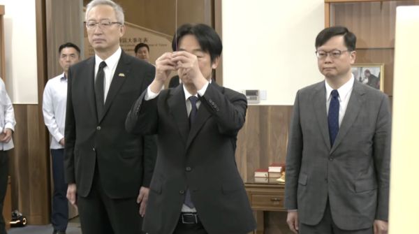 ▲▼總統賴清德23日前往天主教台北總主教公署，參與方濟各靈堂追思。（圖／共訊畫面）