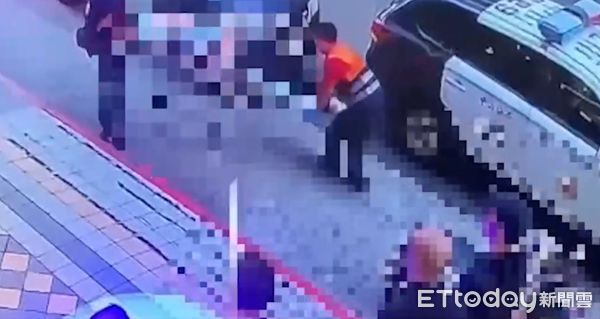 ▲▼同桌敬酒起口角，當場爆2人鬥毆，他被垃圾桶狂砸送醫救治。（圖／記者邱中岳翻攝）