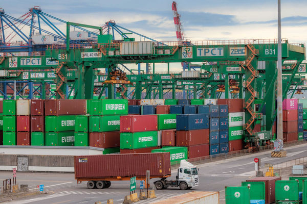 美國對等關稅政策下，各國都有不同的關稅比例，無論是保健品的原料、包裝，一旦需要從他國進口，依舊會增加成本。（圖／報系資料照）