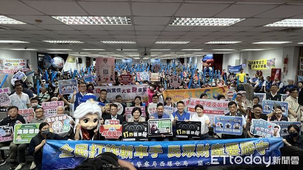 ▲西螺警分局昨日在西螺鎮農會舉辦打詐行動月暨擴大社區治安會議，鄉親民眾逾600人參加，警方更邀請藝人「黑面」現身主持一同打詐。（圖／記者游瓊華翻攝）